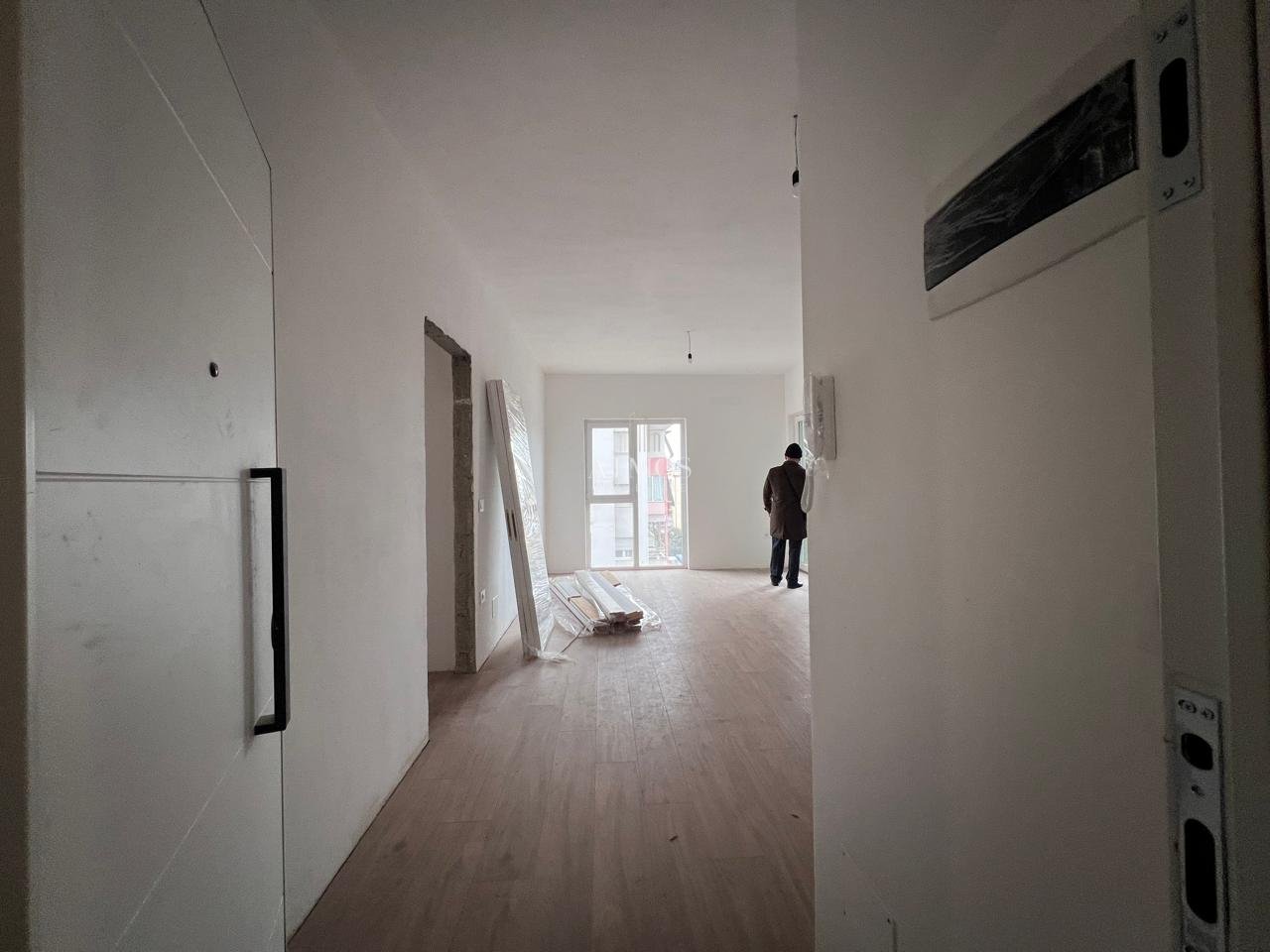 SHITET APARTAMENT 2+1+2, Tirana Entry Ish Dogana