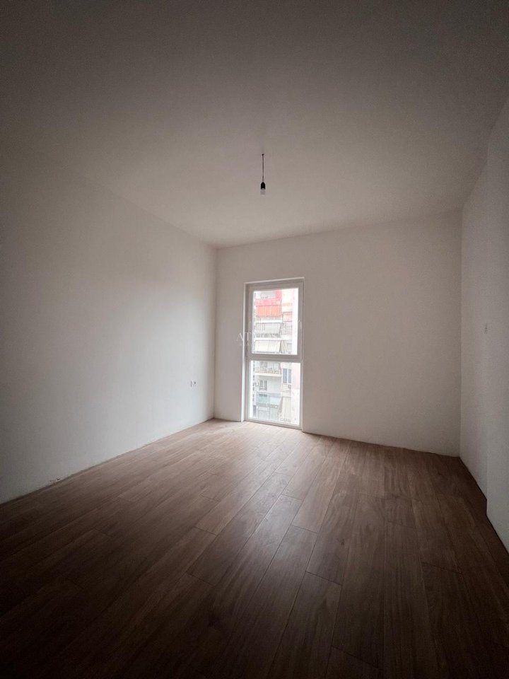 SHITET APARTAMENT 2+1+2, Tirana Entry Ish Dogana