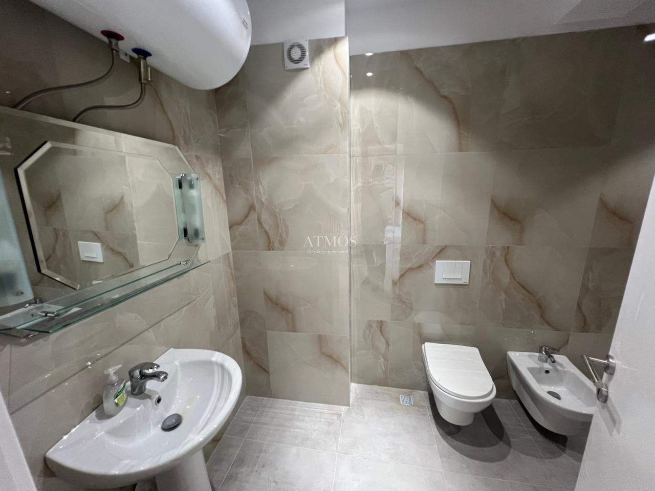 Jepet me Qira apartamenti 2+1
📍 Rruga kokonozeve , Porcelan