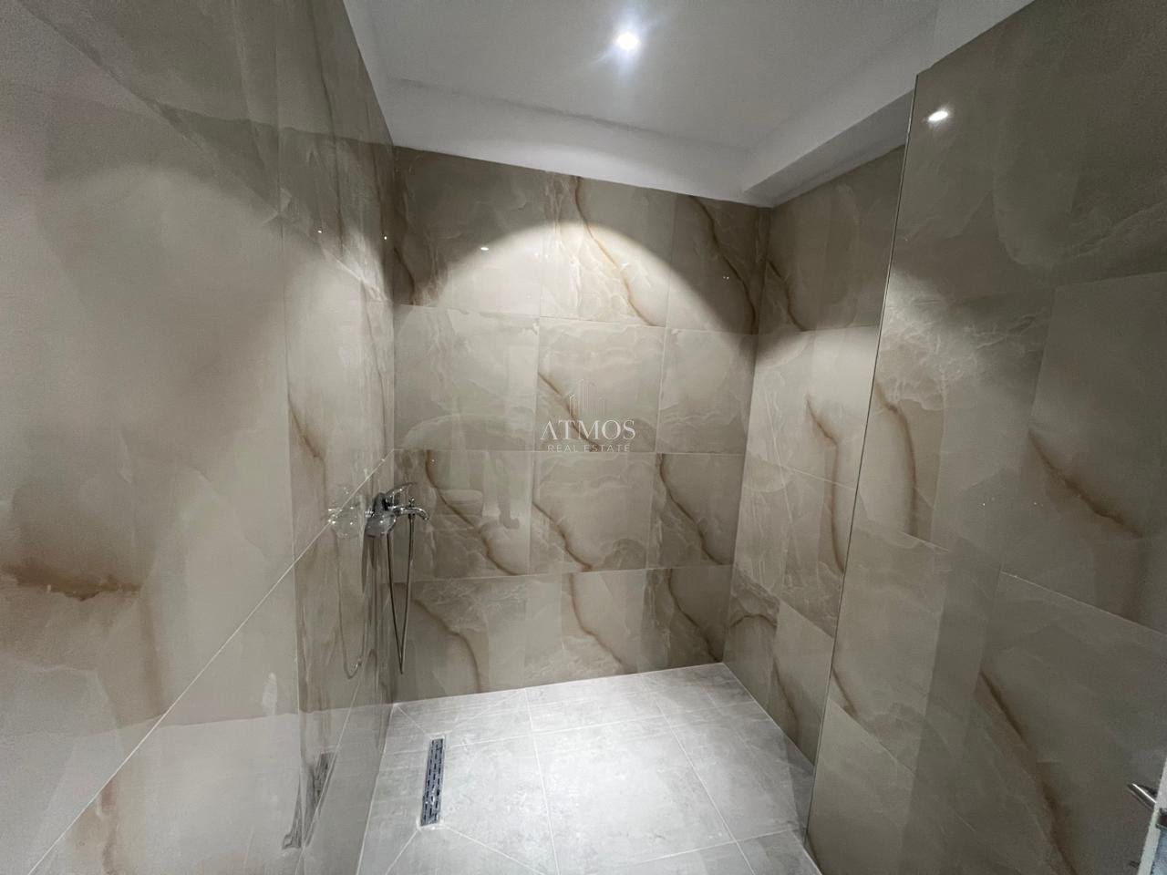 Jepet me Qira apartamenti 2+1
📍 Rruga kokonozeve , Porcelan