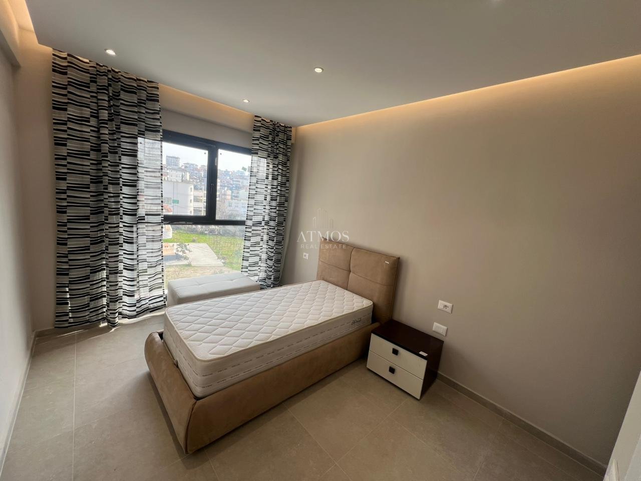 Jepet me Qira apartamenti 2+1
📍 Rruga kokonozeve , Porcelan