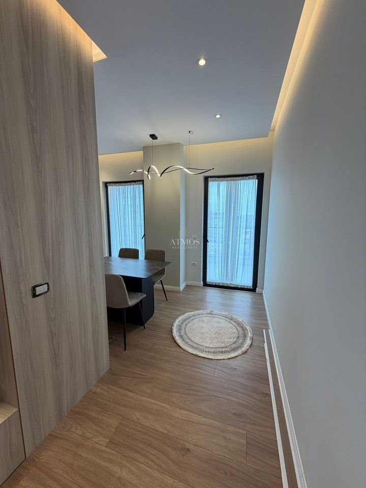 APARTAMENT 1+1 LUKS ME QIRA ,RRUGA BARRIKADAVEShkolla 9 vjecare ,Lidhja Prizrenit