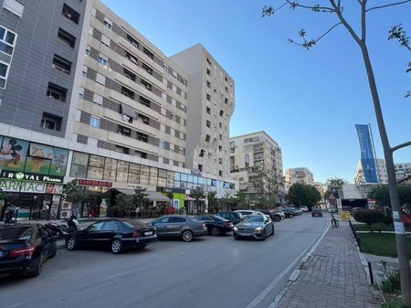 BUSINESS PREMISES FOR SALE NEAR THE OLD PARK
