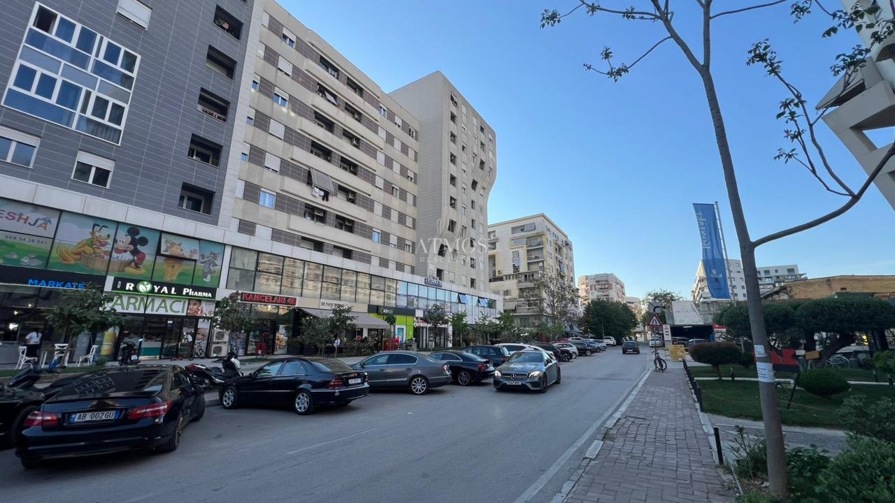 BUSINESS PREMISES FOR SALE NEAR THE OLD PARK