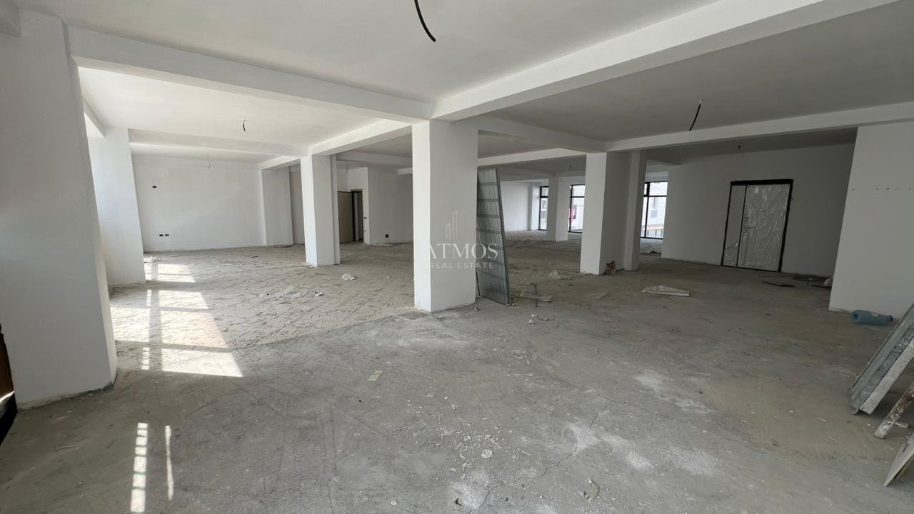 BUSINESS PREMISES FOR SALE NEAR THE OLD PARK