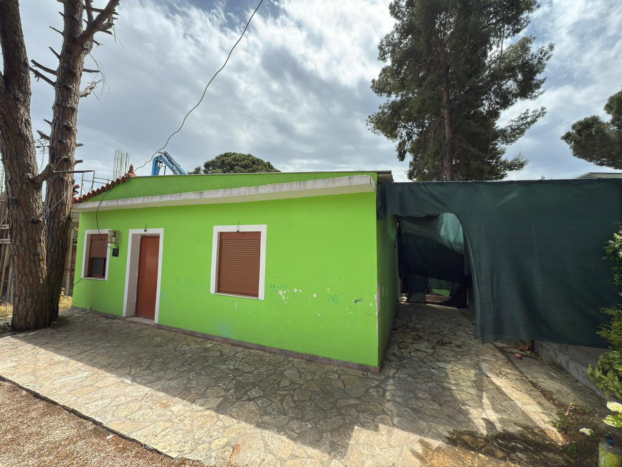 SHITET SHTEPI NE PLAZHIN E VJETER,VLORE