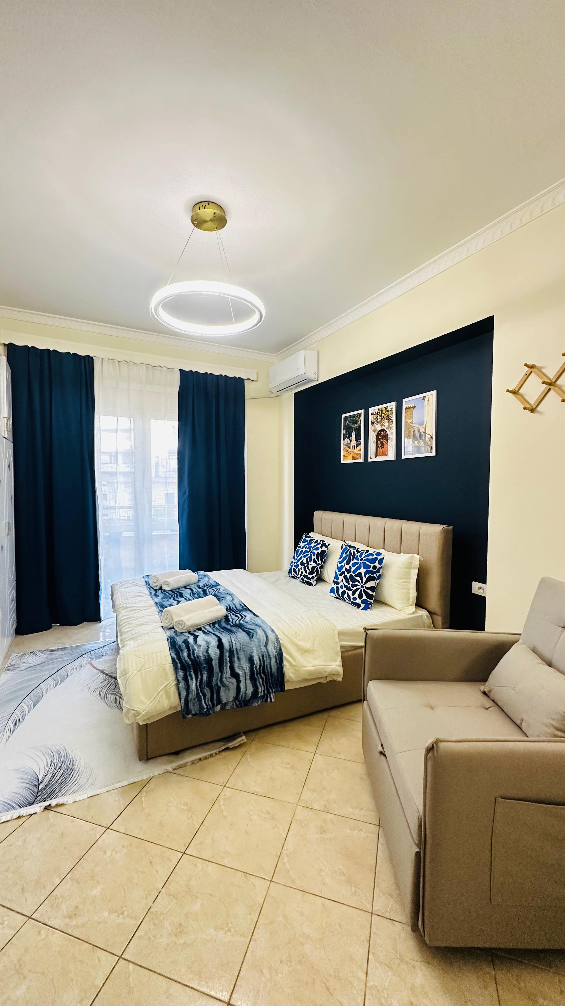 SHITET STUDIO NE LUNGOMARE-VLORE