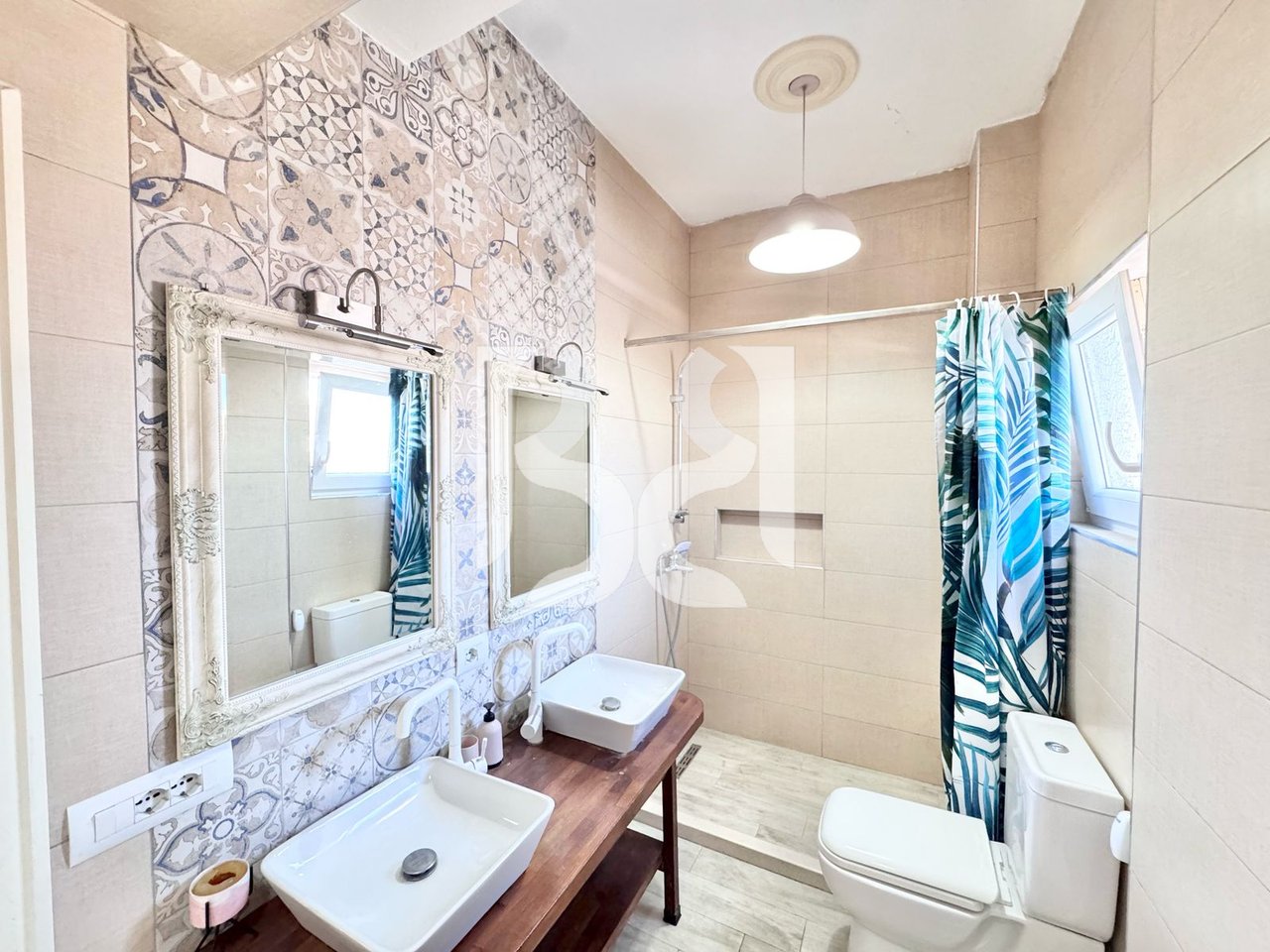 *APARTAMENT NE SHITJE TE DISPANCERIA 2+1+2 PRANE STACIONI TE TRENIT