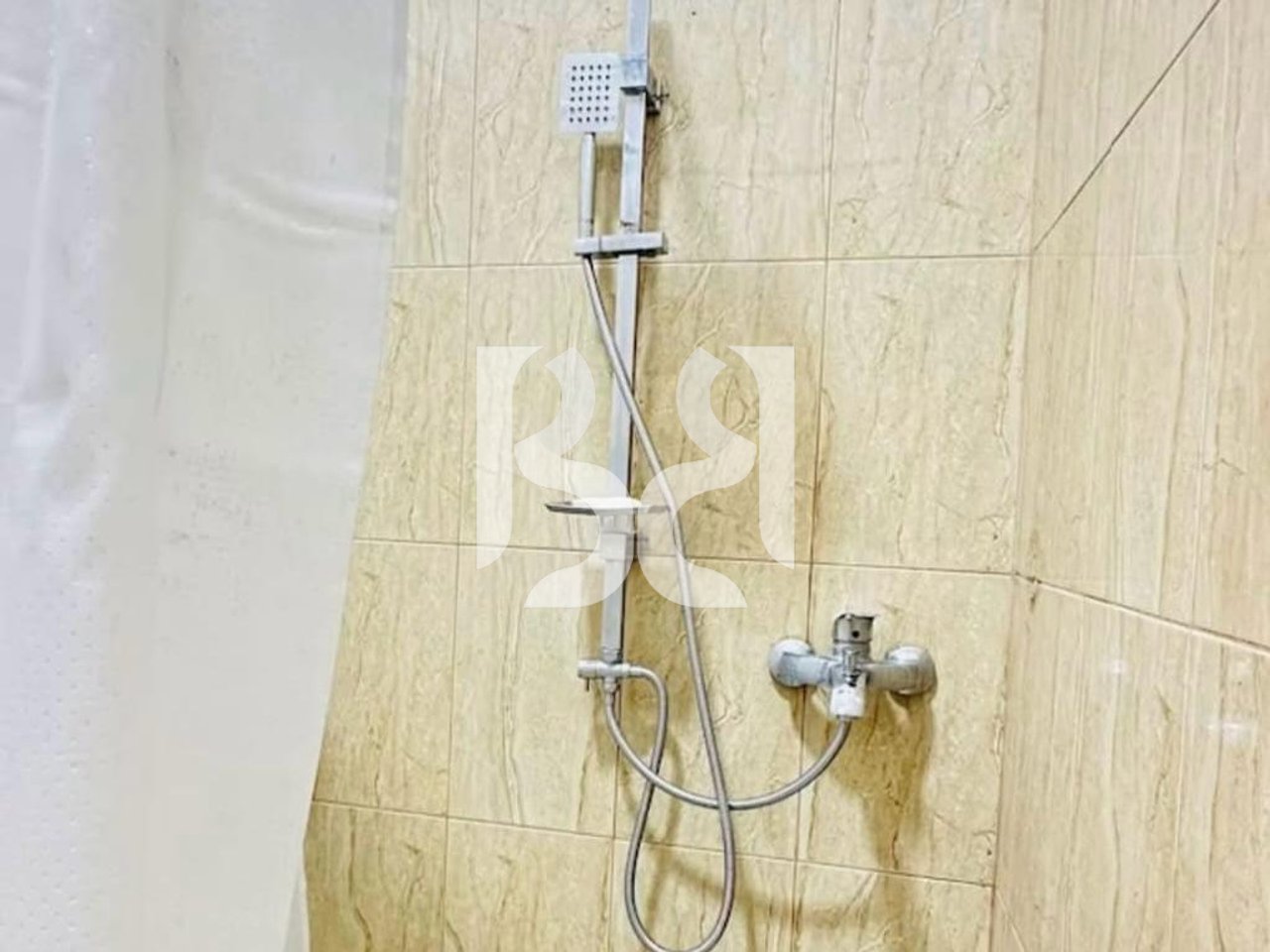 APARTAMENT 1+1 ME QIRA NE ZEMER TE TIRANES PRANE 9-KATESHEVE**