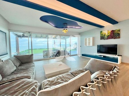 SHITET PENTHOUSE UNIK  3+1+2 ME VERANDË   SHKËMBI I KAVAJËS