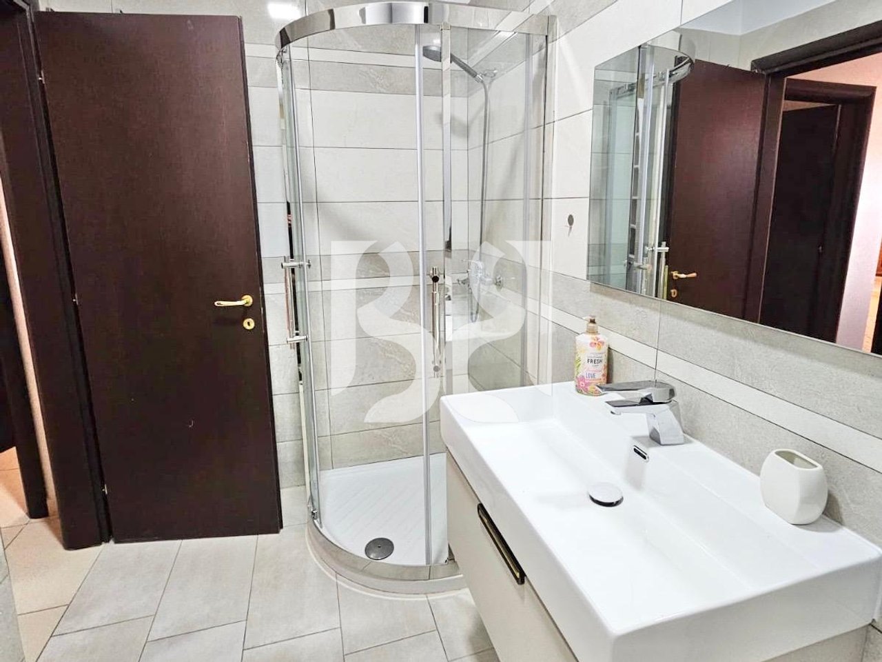 JEPET APARTAMENT 1+1 ME QIRA NE DELIORGJI RRUGA E KAVAJES