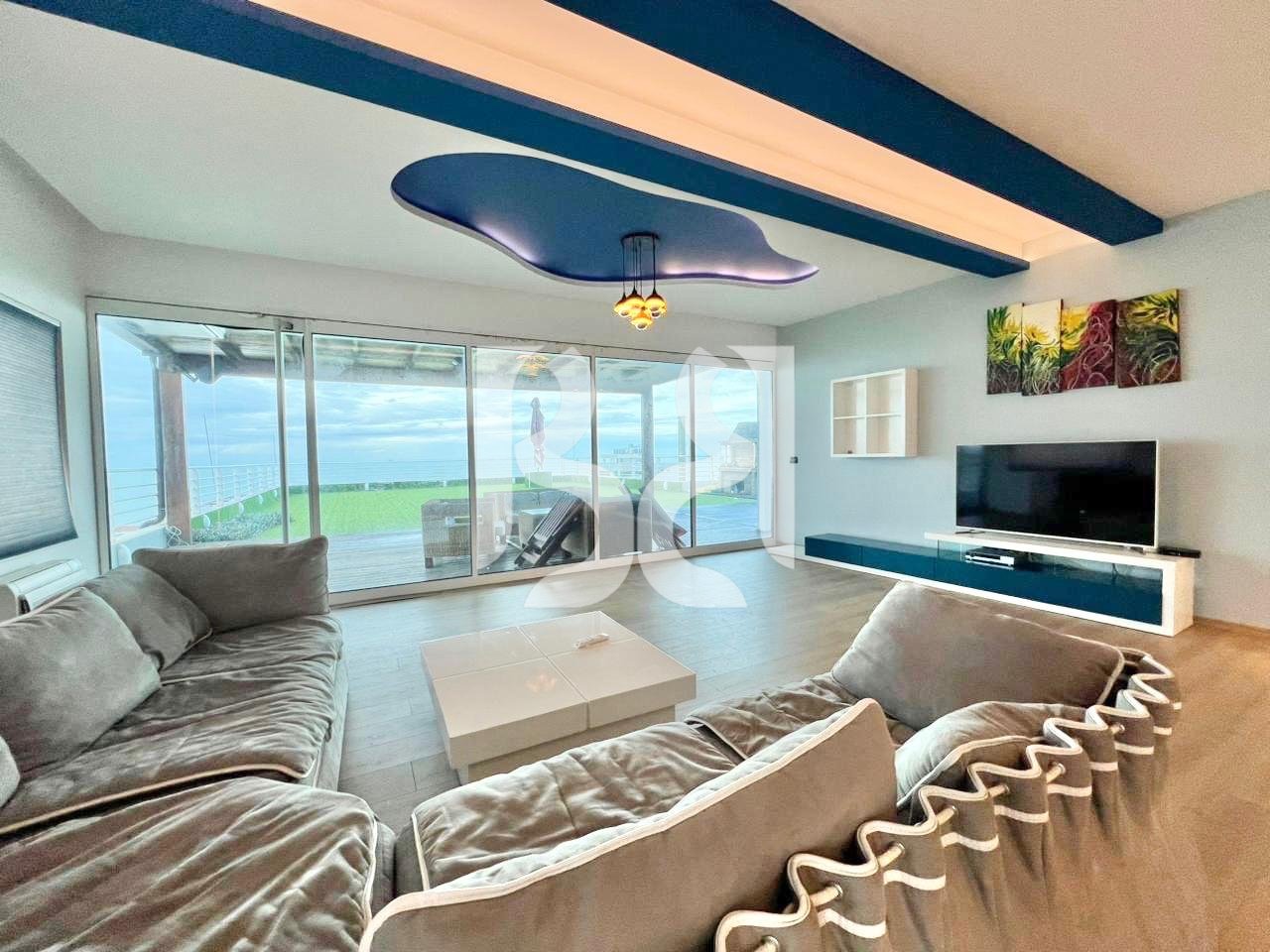 SHITET PENTHOUSE UNIK  3+1+2 ME VERANDË   SHKËMBI I KAVAJËS