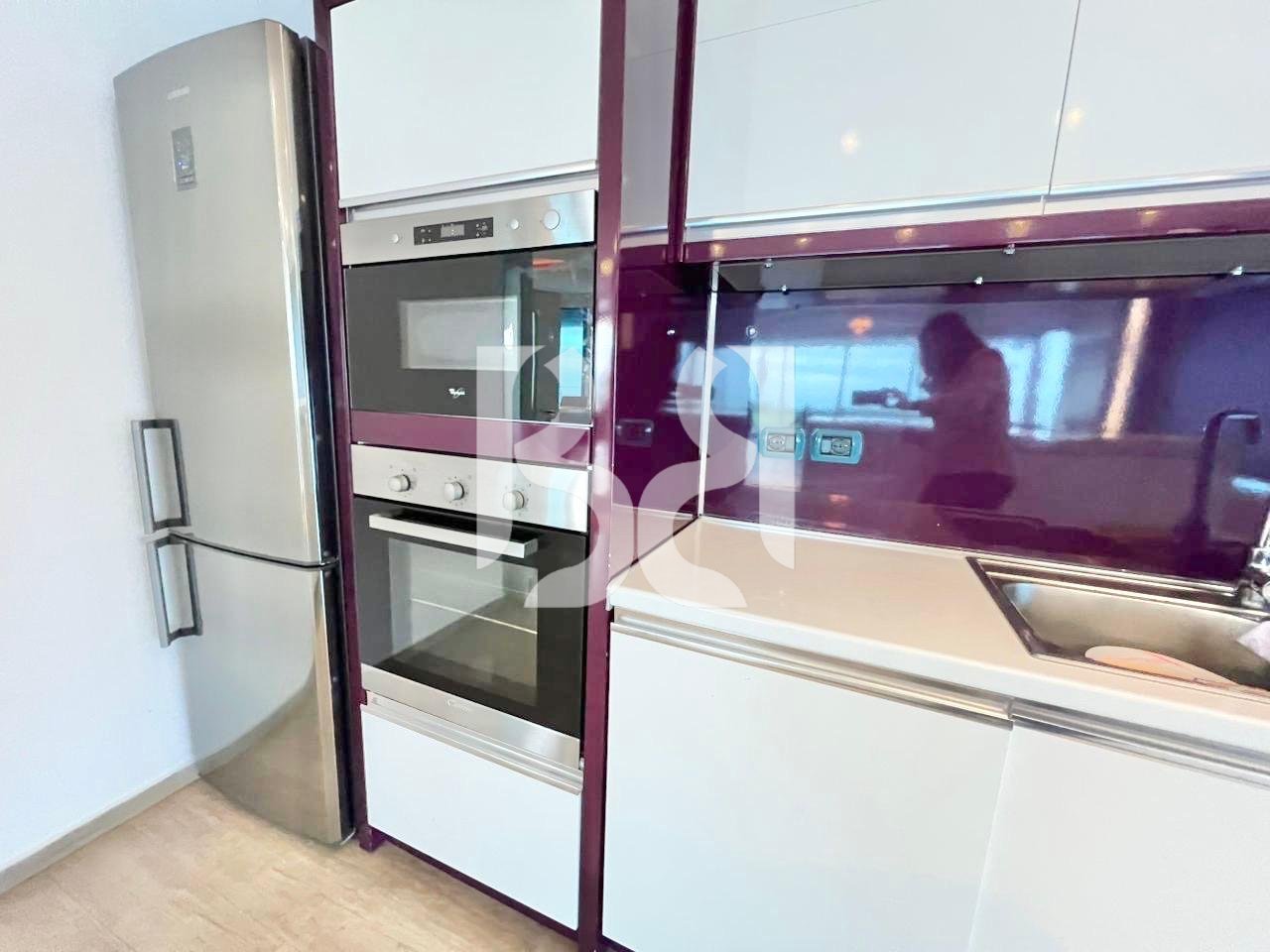 SHITET PENTHOUSE UNIK  3+1+2 ME VERANDË   SHKËMBI I KAVAJËS