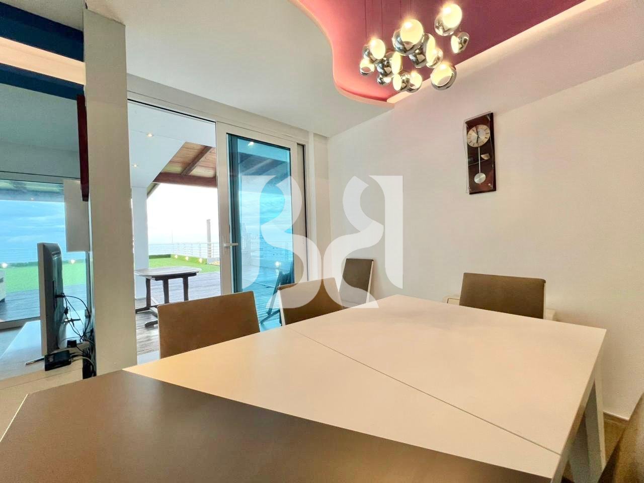 SHITET PENTHOUSE UNIK  3+1+2 ME VERANDË   SHKËMBI I KAVAJËS