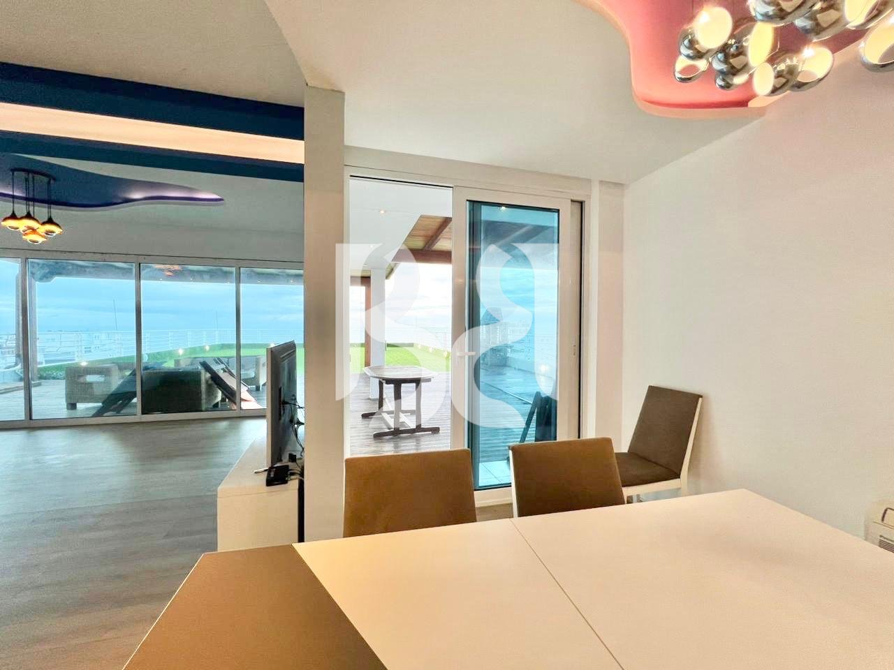 SHITET PENTHOUSE UNIK  3+1+2 ME VERANDË   SHKËMBI I KAVAJËS