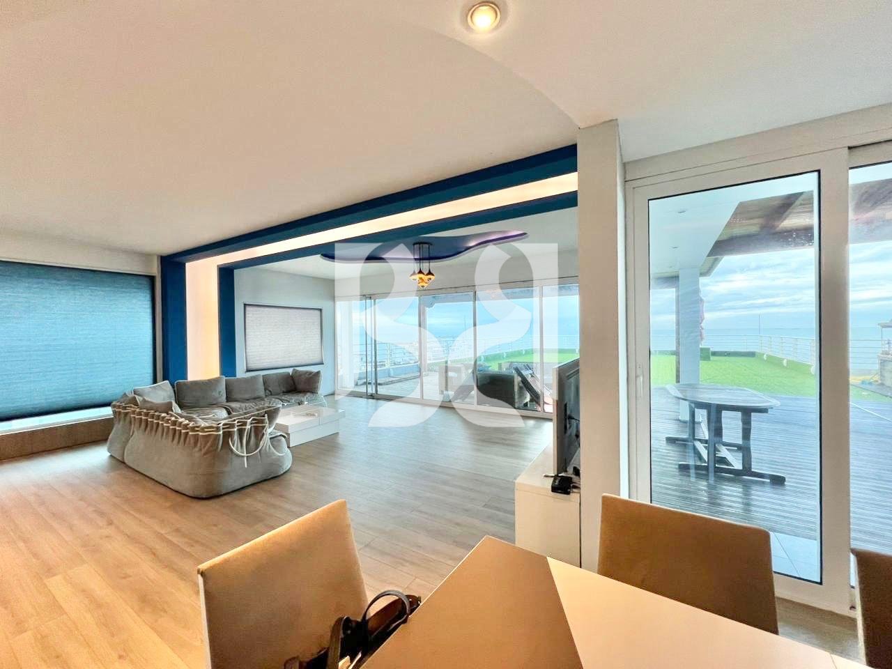 SHITET PENTHOUSE UNIK  3+1+2 ME VERANDË   SHKËMBI I KAVAJËS