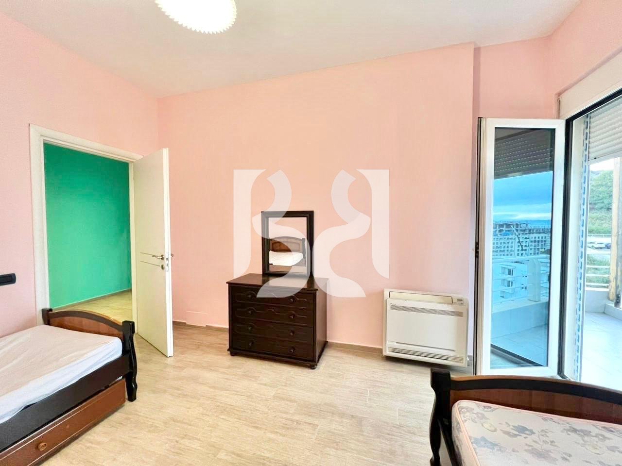 SHITET PENTHOUSE UNIK  3+1+2 ME VERANDË   SHKËMBI I KAVAJËS