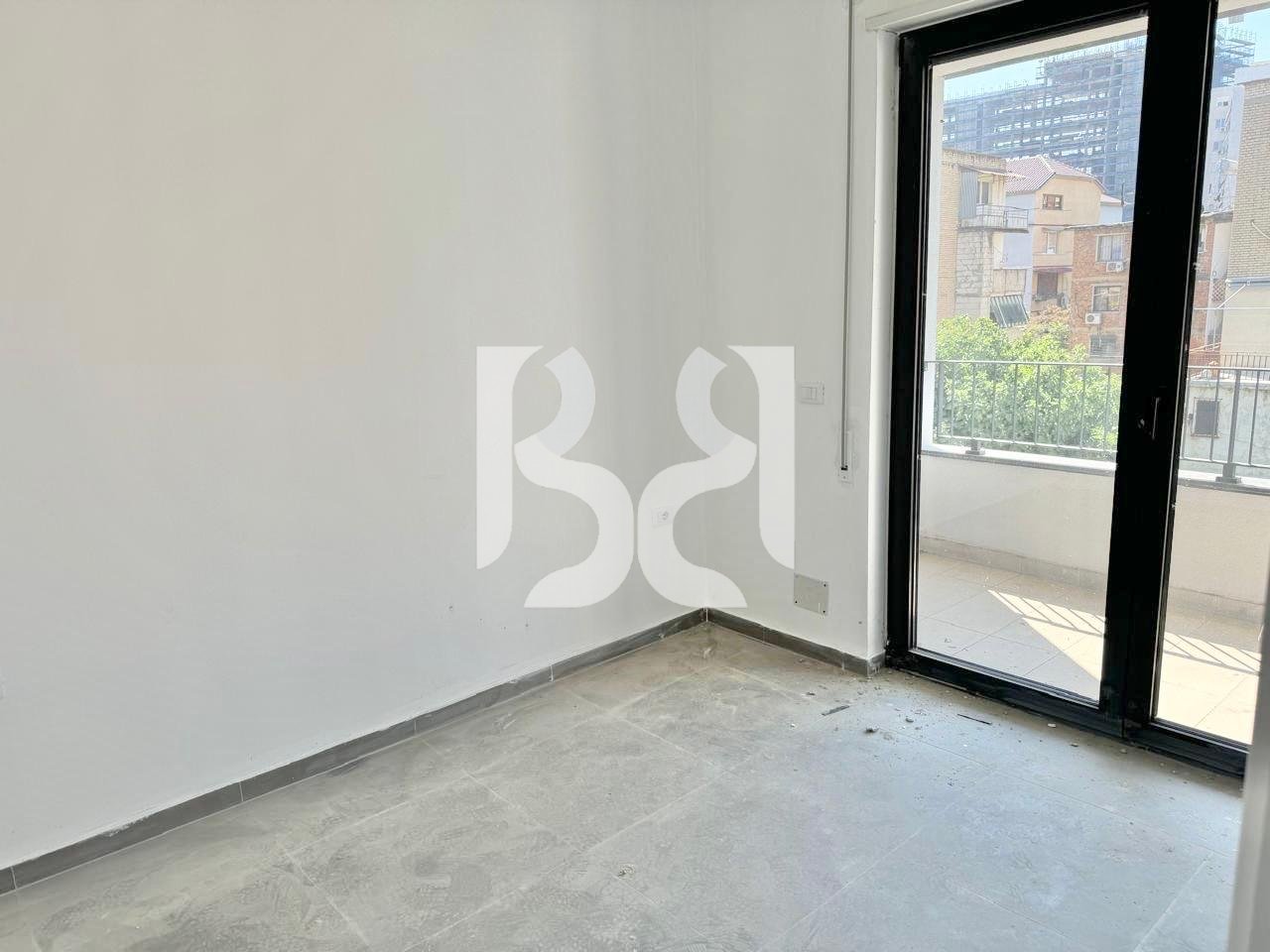 JEPET ME QIRA APARTAMENT 1+1  BOSH  PRANË STACIONIT TË TRENIT