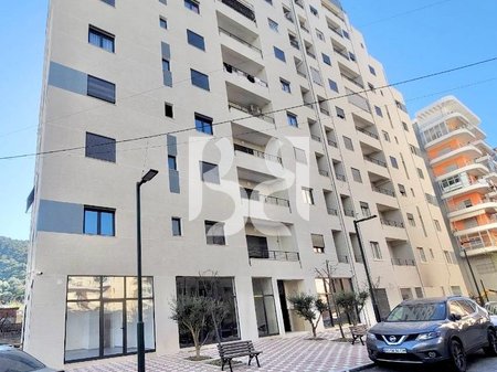 SHITET APARTAMENT 2+1+POST PARKIMI  PRANE LUNGOMARES