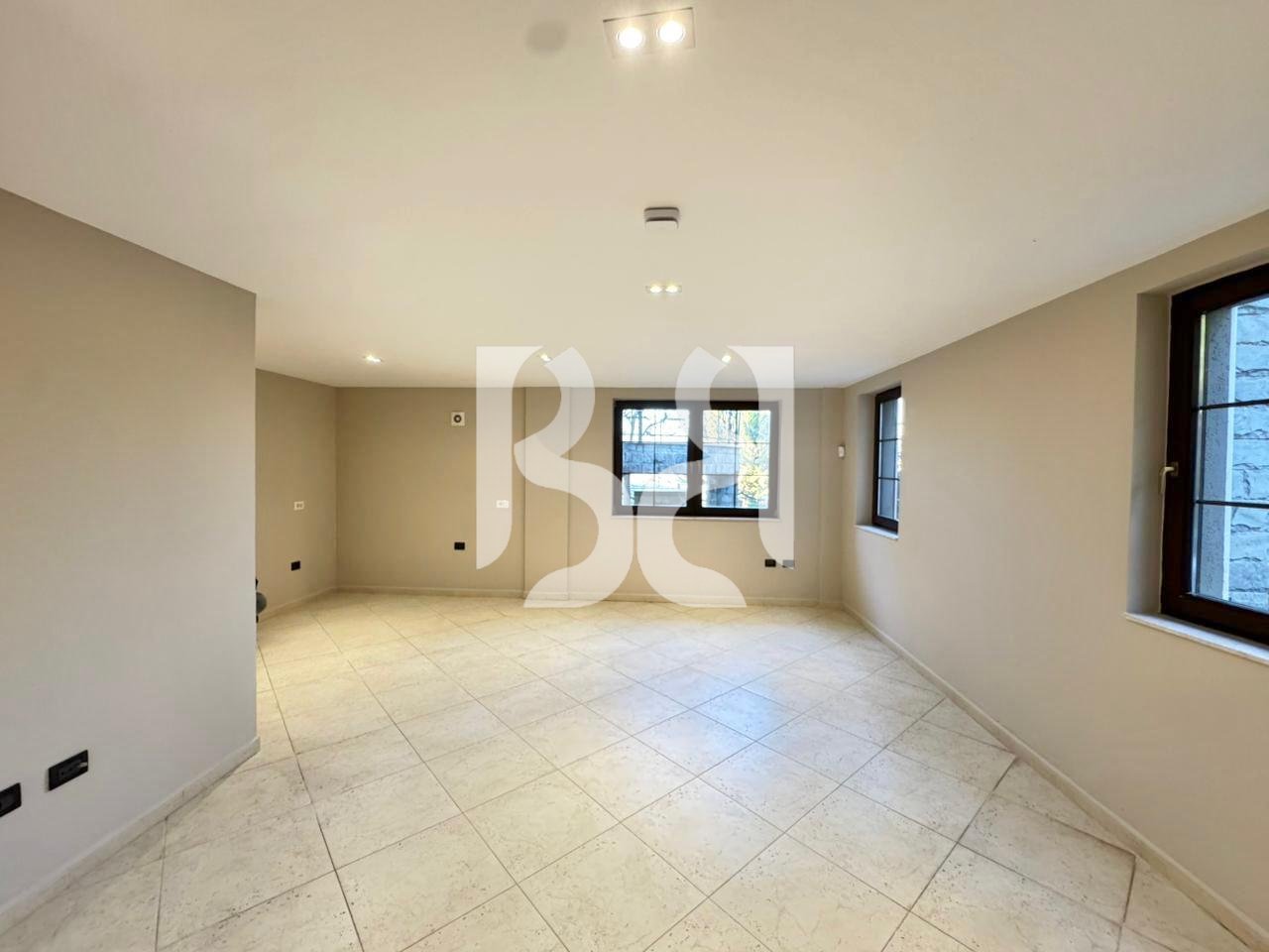 VILË LUKSOZE ME QERA NË ACACIA HILLS TIRANË