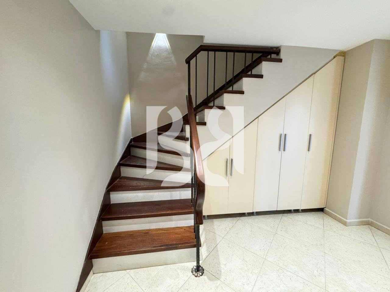 VILË LUKSOZE ME QERA NË ACACIA HILLS TIRANË