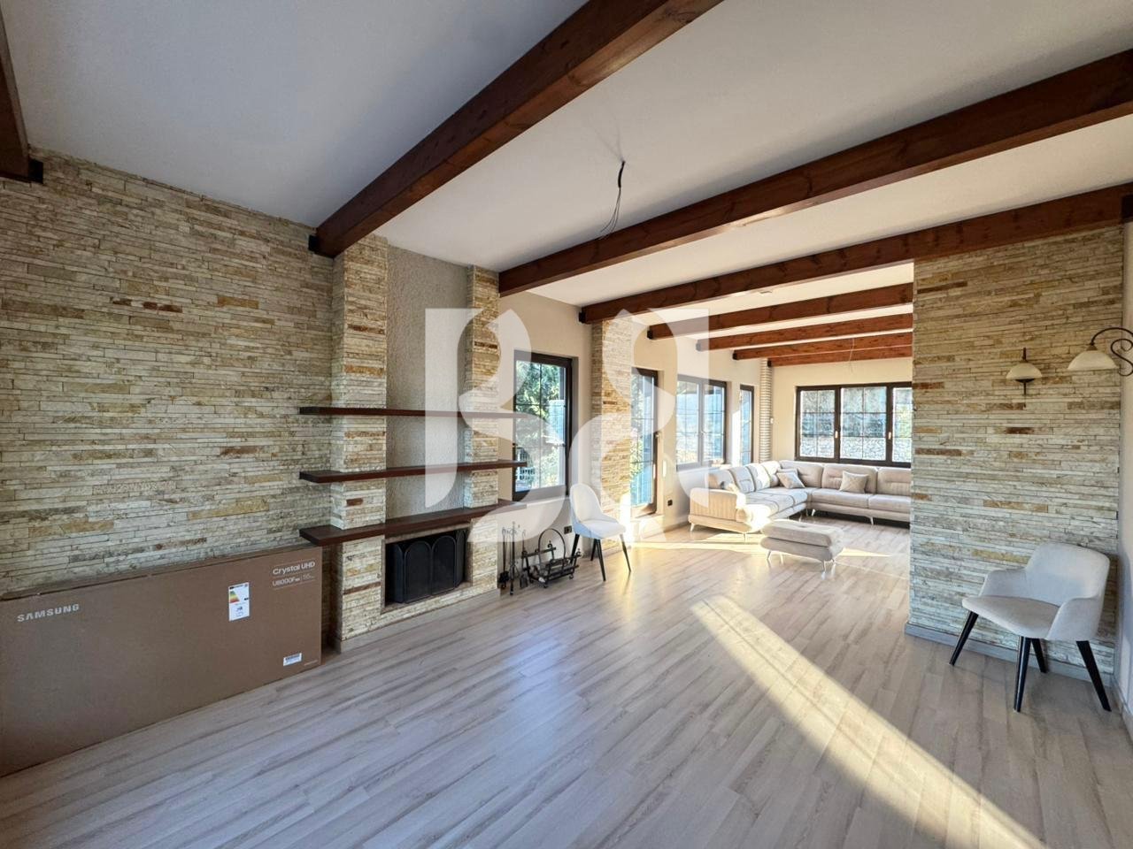 VILË LUKSOZE ME QERA NË ACACIA HILLS TIRANË