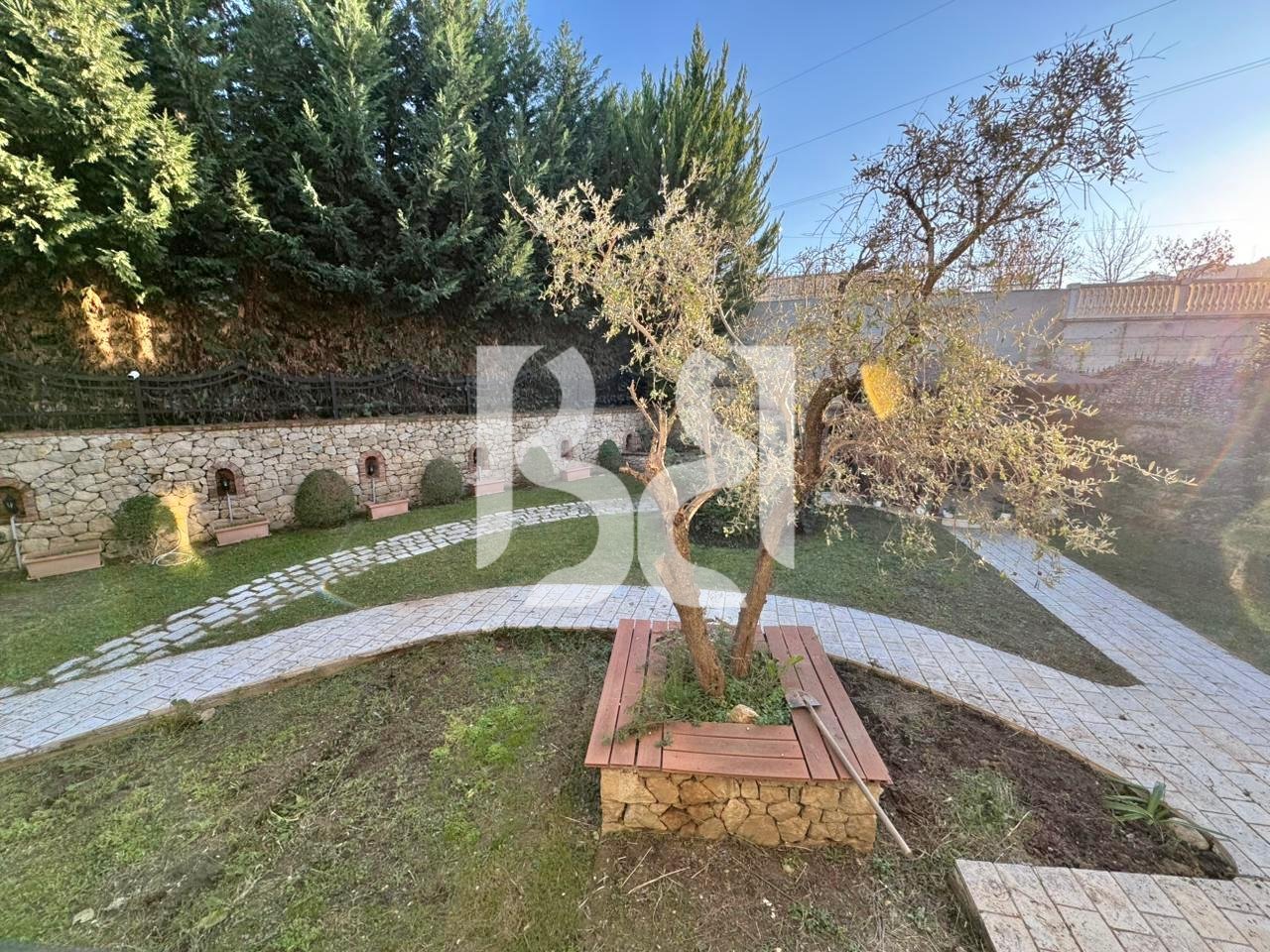 VILË LUKSOZE ME QERA NË ACACIA HILLS TIRANË