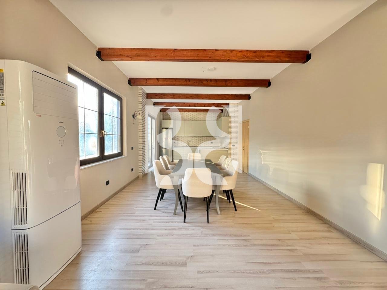 VILË LUKSOZE ME QERA NË ACACIA HILLS TIRANË