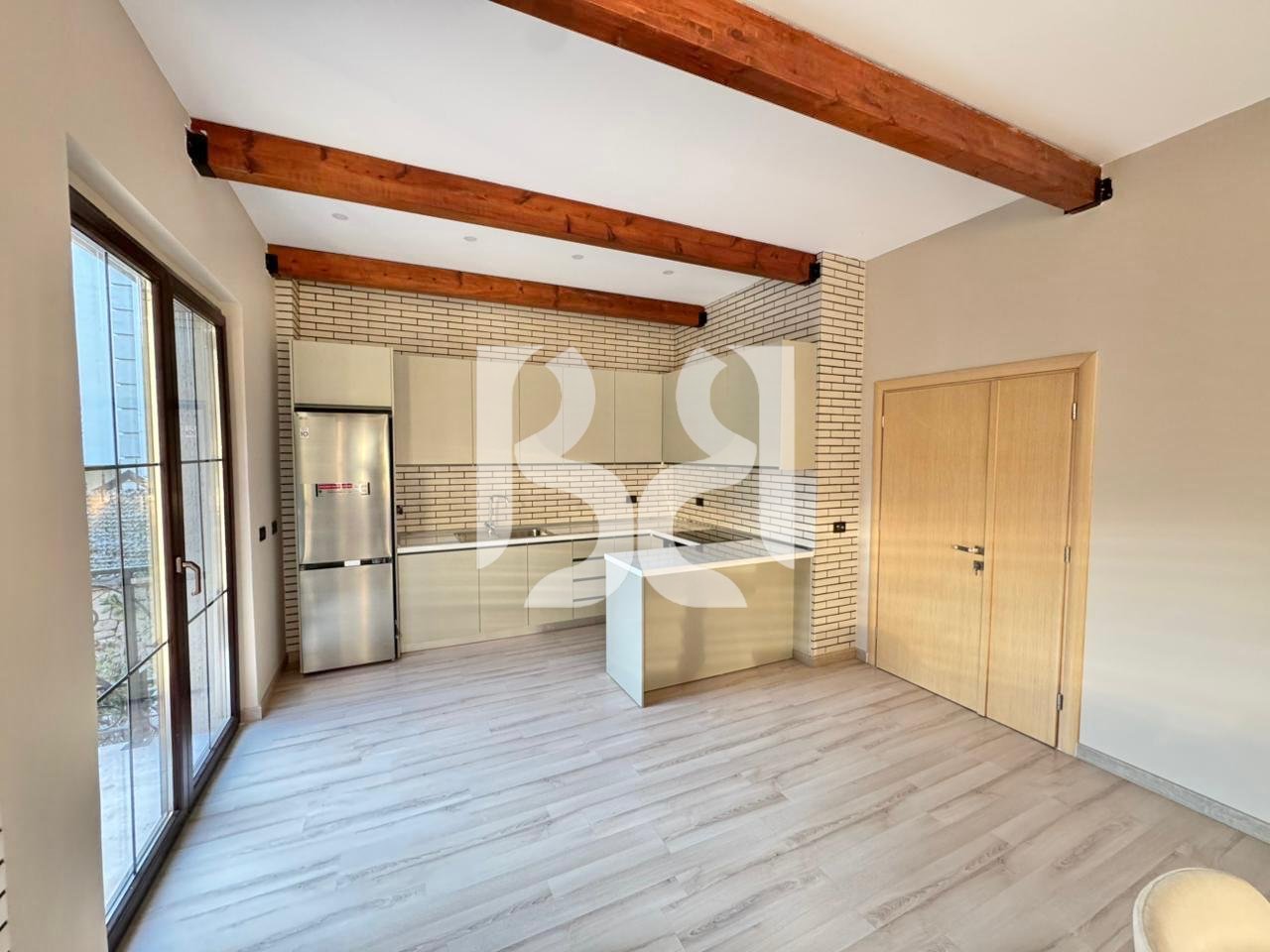 VILË LUKSOZE ME QERA NË ACACIA HILLS TIRANË