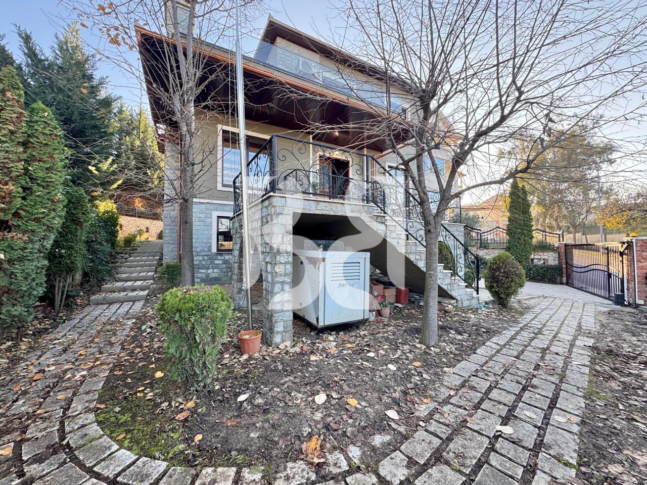 VILË LUKSOZE ME QERA NË ACACIA HILLS TIRANË