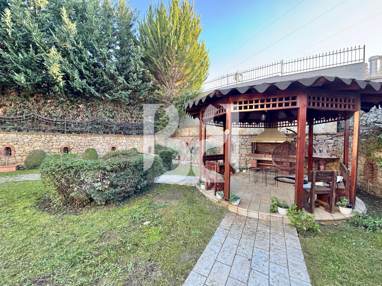 VILË LUKSOZE ME QERA NË ACACIA HILLS TIRANË