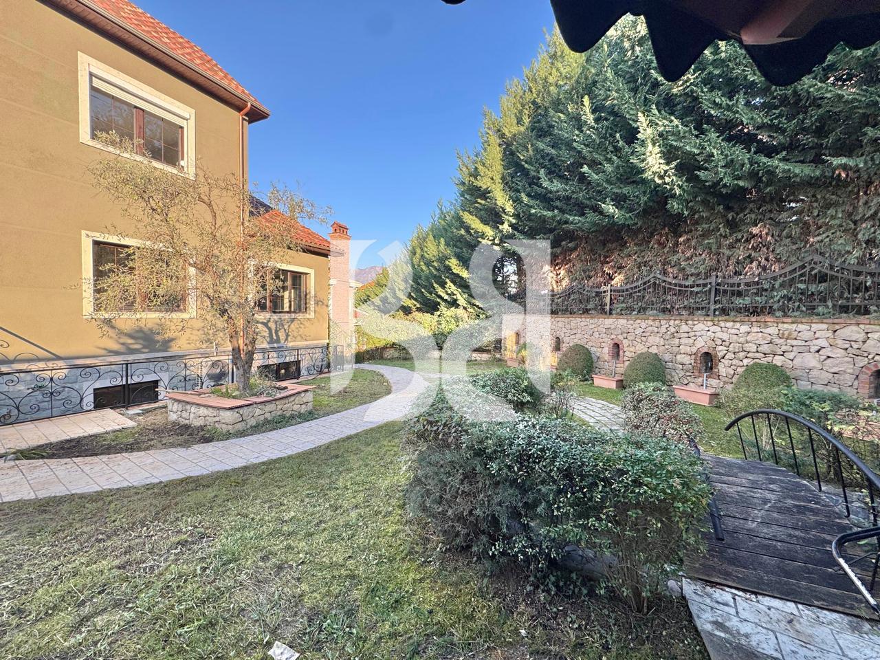 VILË LUKSOZE ME QERA NË ACACIA HILLS TIRANË