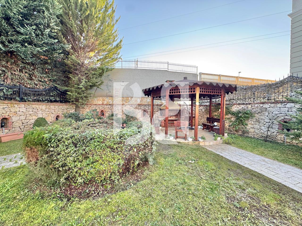 VILË LUKSOZE ME QERA NË ACACIA HILLS TIRANË