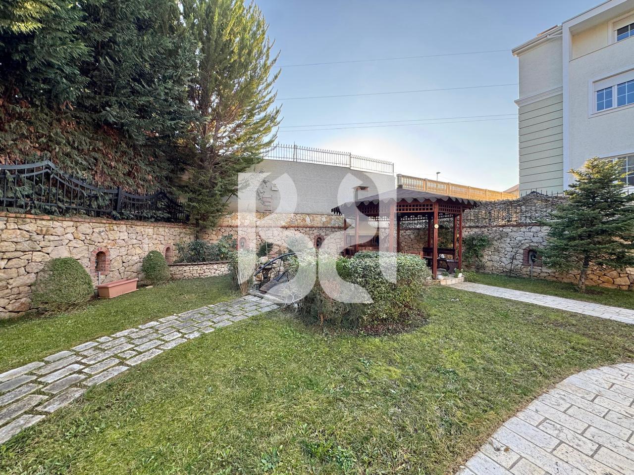 VILË LUKSOZE ME QERA NË ACACIA HILLS TIRANË