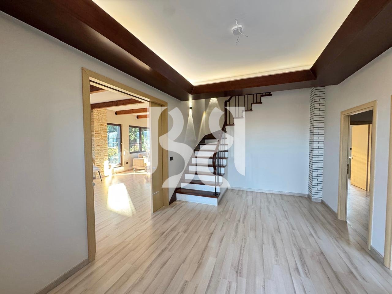 VILË LUKSOZE ME QERA NË ACACIA HILLS TIRANË