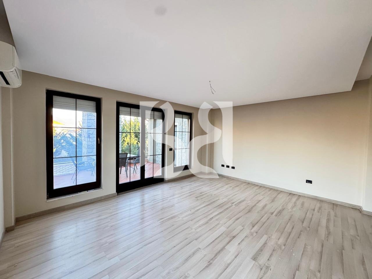 VILË LUKSOZE ME QERA NË ACACIA HILLS TIRANË