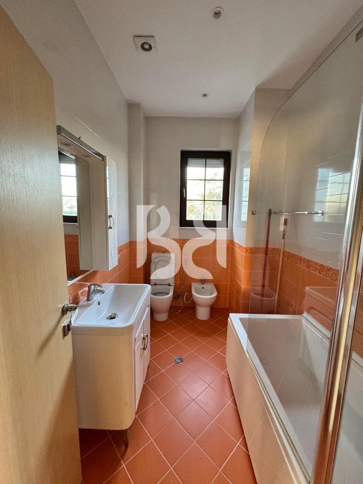 VILË LUKSOZE ME QERA NË ACACIA HILLS TIRANË