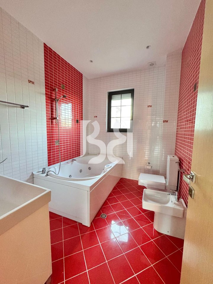 VILË LUKSOZE ME QERA NË ACACIA HILLS TIRANË