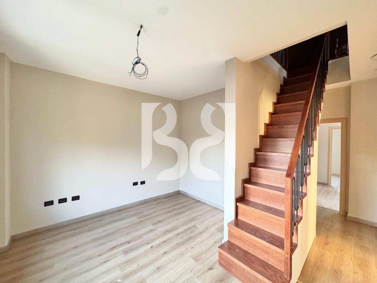 VILË LUKSOZE ME QERA NË ACACIA HILLS TIRANË