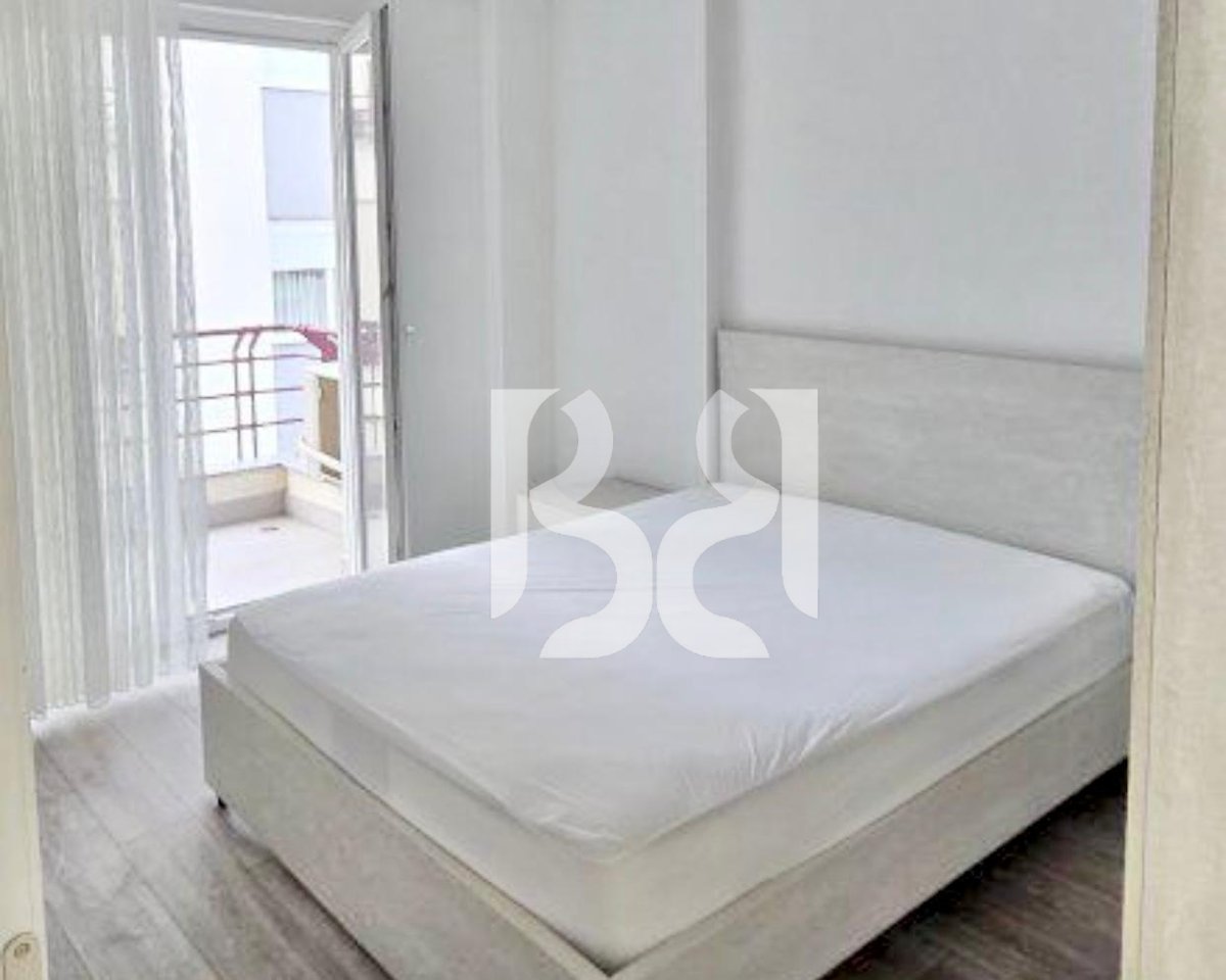 JEPET ME QERA APARTAMENT TOTALISHT I MOBILUAR – LIQENI I THATË (KOMPLEKSI FZ CONSTRUCTION)