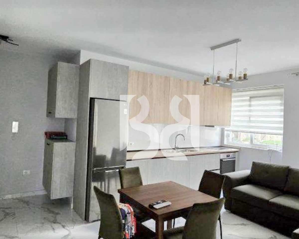 JEPET ME QERA APARTAMENT TOTALISHT I MOBILUAR – LIQENI I THATË (KOMPLEKSI FZ CONSTRUCTION)