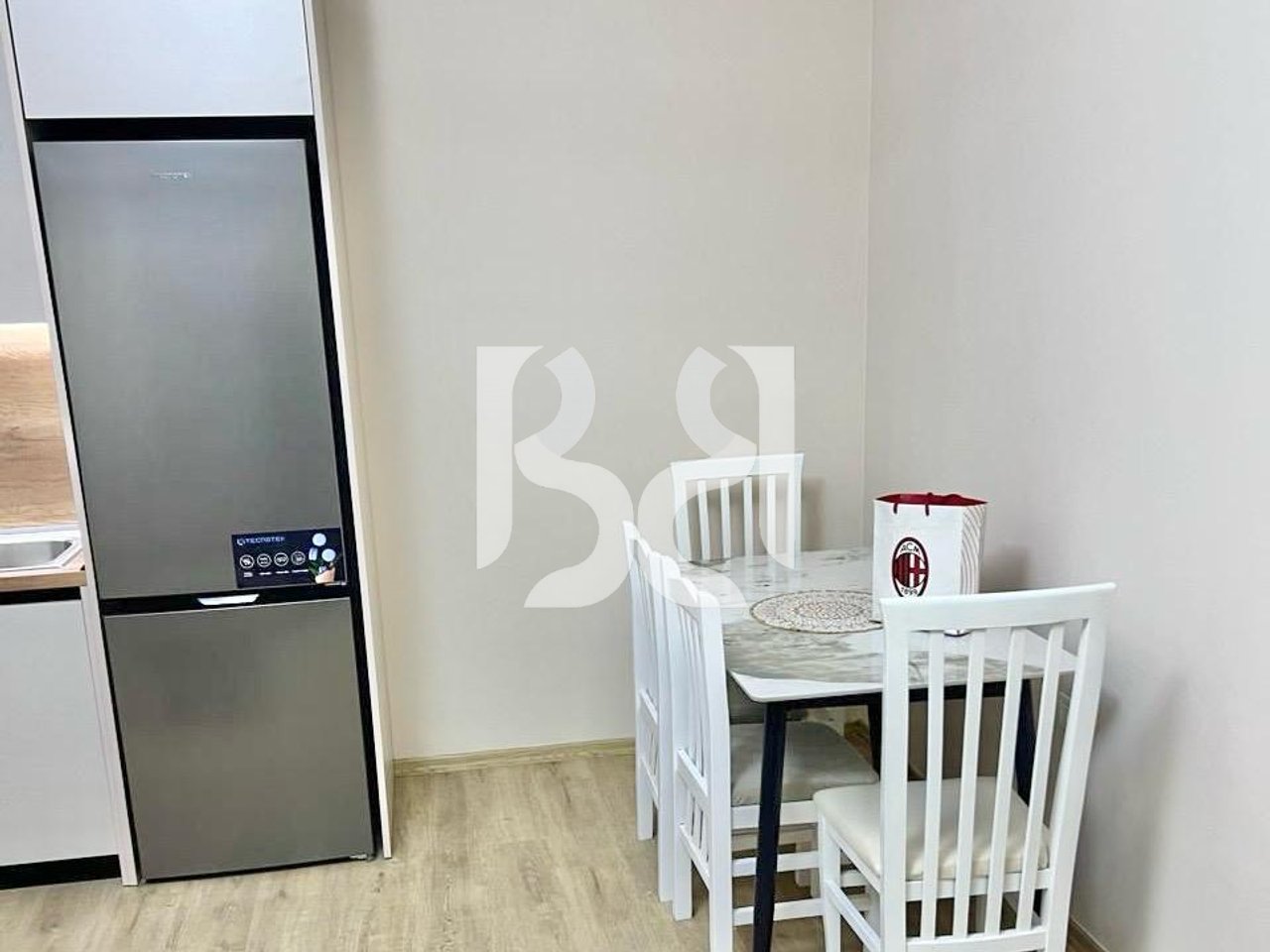 APARTAMENT 1+1 ME QIRA TEK BULEVARDI I RI*