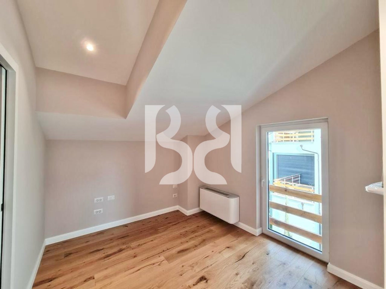 🏡 VILE IKONE NE SHITJE LONG HILL RESIDENCE