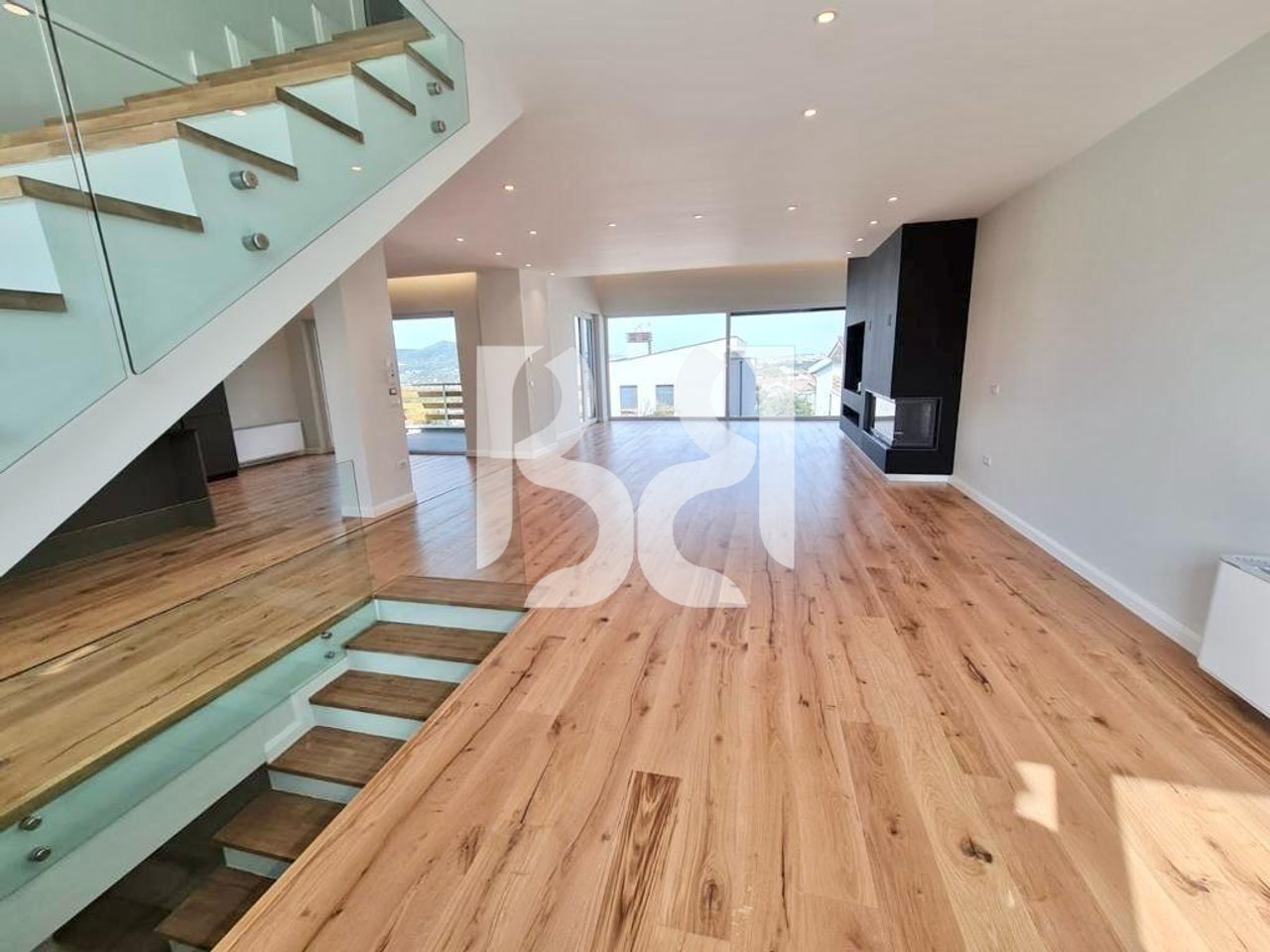 🏡 VILE IKONE NE SHITJE LONG HILL RESIDENCE