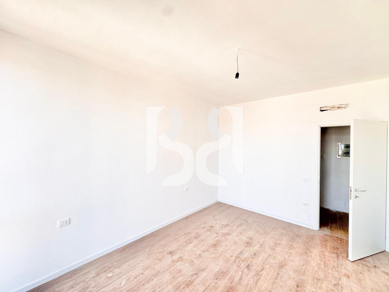 SHITET APARTAMENT 1+1 ME BALLKON - RRUGA JORDAN MISJA