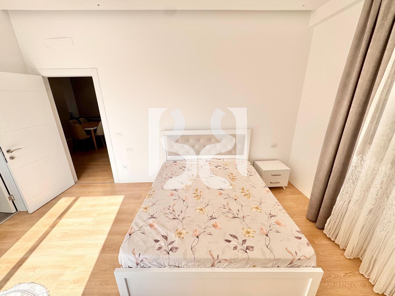 APARTAMENT ME QIRA 2+1+2+POST PARKIMI KINOSTUDIO – Mobilim Modern dhe Vendndodhje Strategjike*