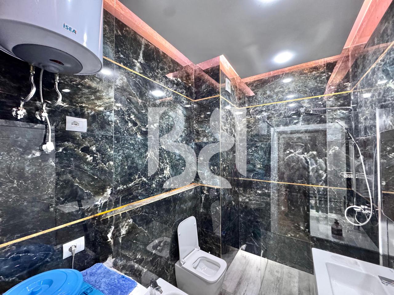 APARTAMENT ME QIRA 2+1+2+POST PARKIMI KINOSTUDIO – Mobilim Modern dhe Vendndodhje Strategjike*