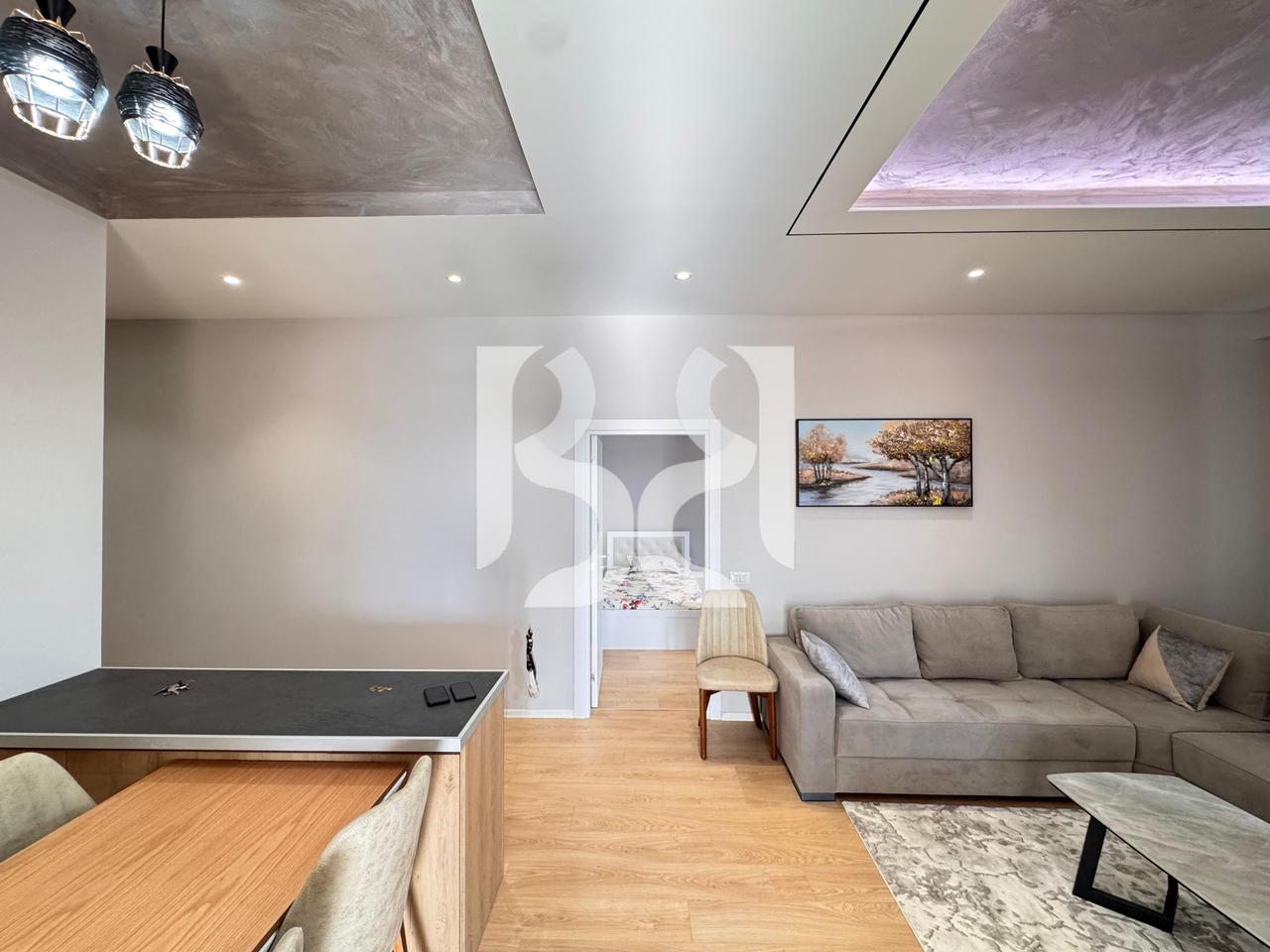 APARTAMENT ME QIRA 2+1+2+POST PARKIMI KINOSTUDIO – Mobilim Modern dhe Vendndodhje Strategjike*