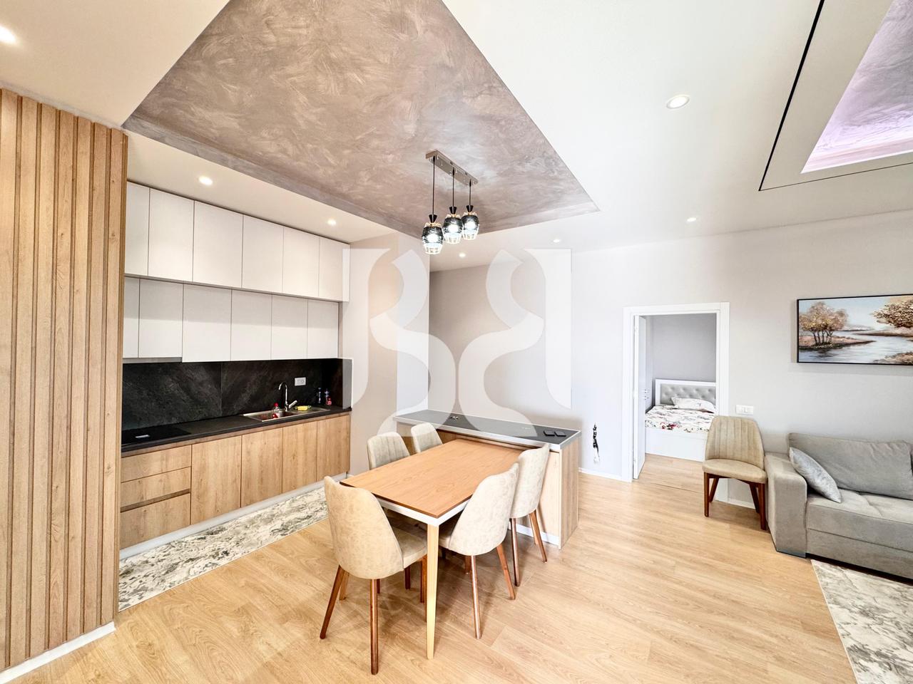 APARTAMENT ME QIRA 2+1+2+POST PARKIMI KINOSTUDIO – Mobilim Modern dhe Vendndodhje Strategjike*