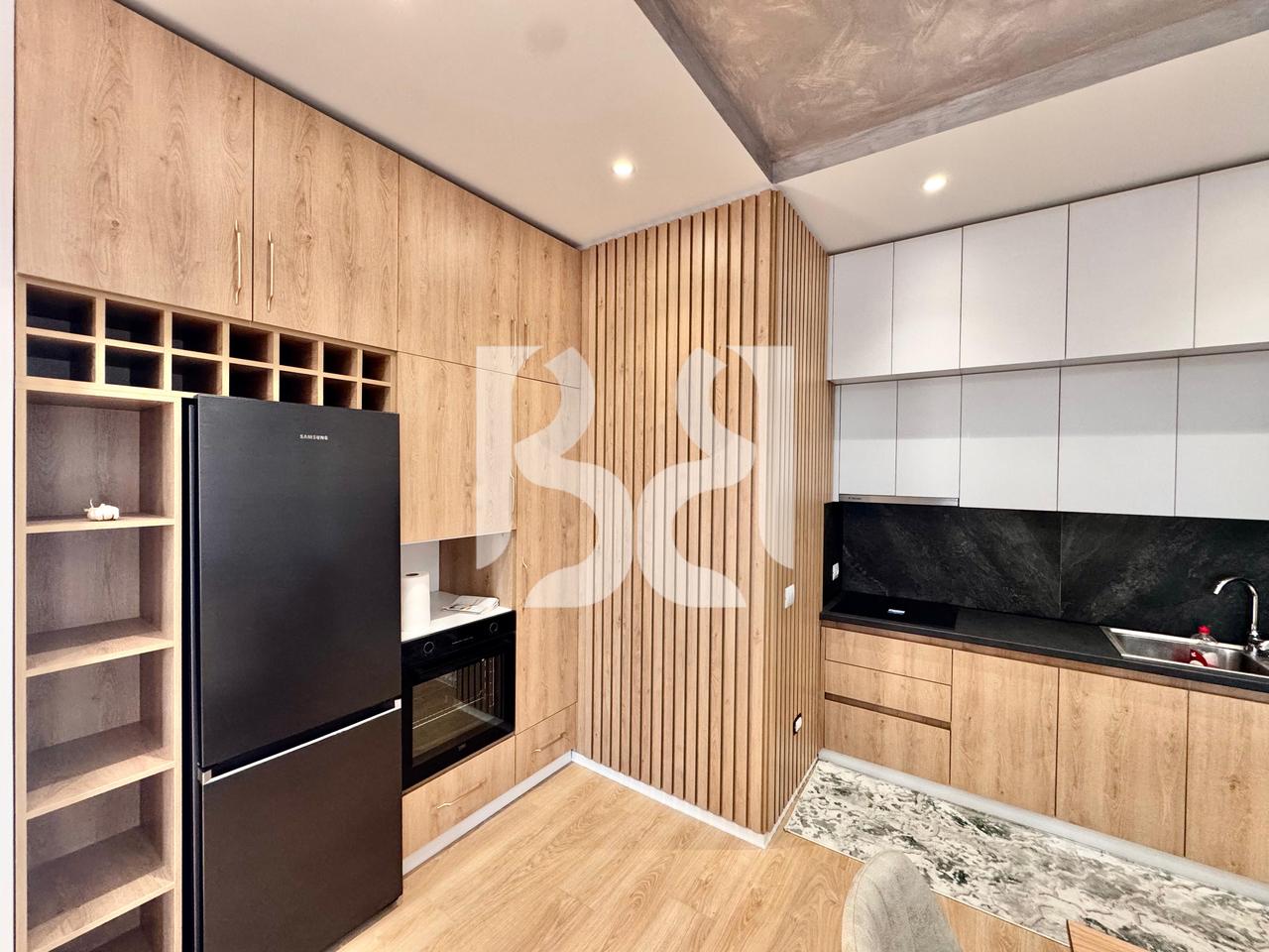 APARTAMENT ME QIRA 2+1+2+POST PARKIMI KINOSTUDIO – Mobilim Modern dhe Vendndodhje Strategjike*